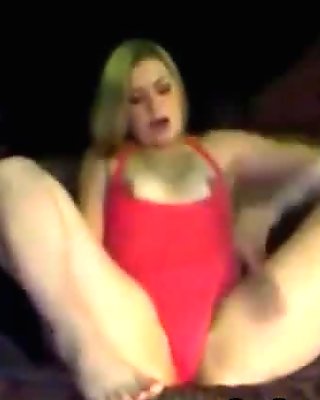 California Blonde is an Idiot but Still Sexy - fatbootycams.com