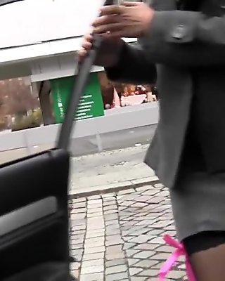 Brunette amateur video clip shows me fucking in a car